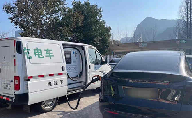 聂荣汽车搭电